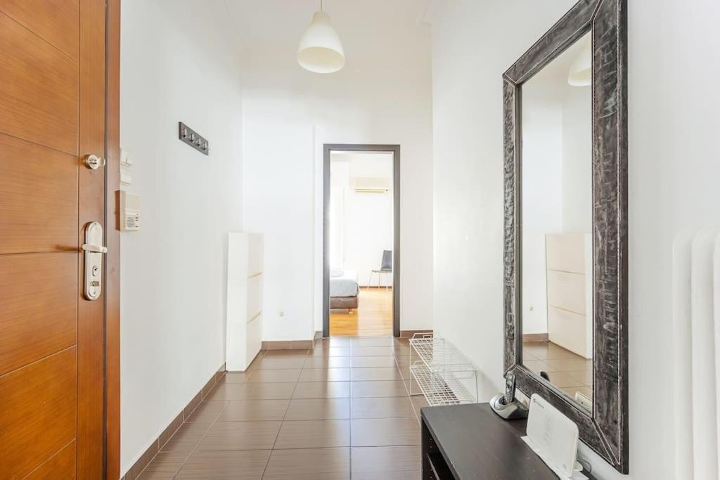 Apartment In The Middle Of Everything Athen Exterior foto