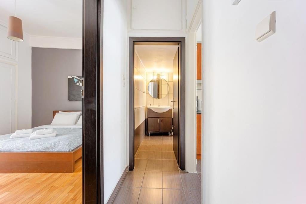 Apartment In The Middle Of Everything Athen Exterior foto