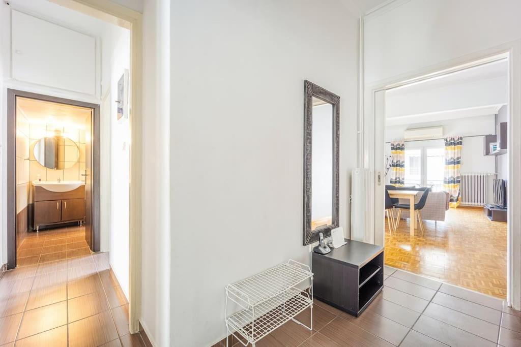 Apartment In The Middle Of Everything Athen Exterior foto
